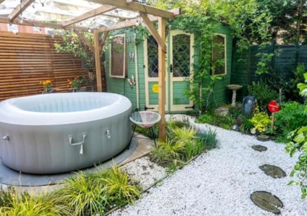 דירות יורק Cosy Garden Flat, Private Hot Tub & Four Poster Bed מראה חיצוני תמונה